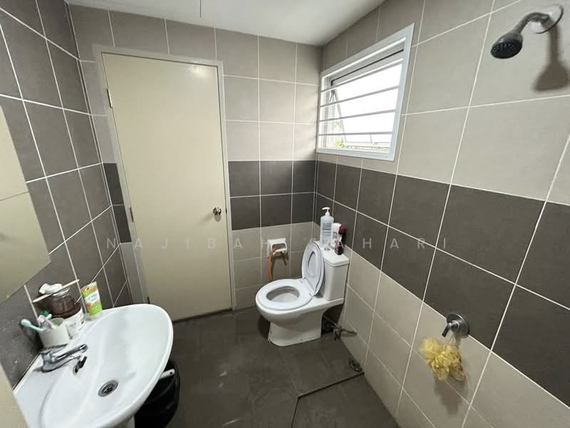 2-storey Terraced House for Sale in Semenyih (Selangor) - Najibah Sahari - Bathroom - PropertyGuru.com.my