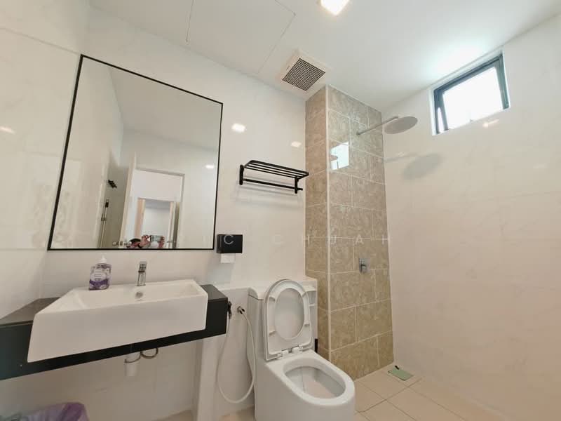 Service Residence for Sale at D'Summit Residences - Eric Chuah - Bathroom - PropertyGuru.com.my