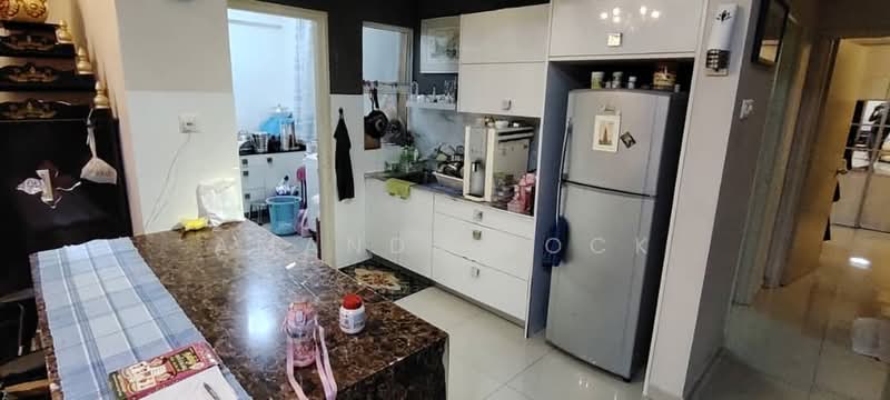 Kondominium untuk Dijual di The Zest @ Kinrara 9 - Amanda Lock - Kitchen - PropertyGuru.com.my