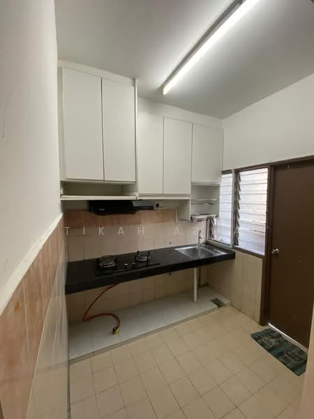 Bandar Putra Permai untuk Untuk Dijual - RM 460,000, Feb 2026 - Kitchen - PropertyGuru.com.my