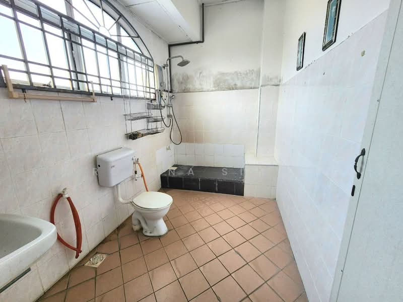 2-storey Terraced House for Sale in Seremban (Negeri Sembilan) - Rozana Simin - Bathroom - PropertyGuru.com.my