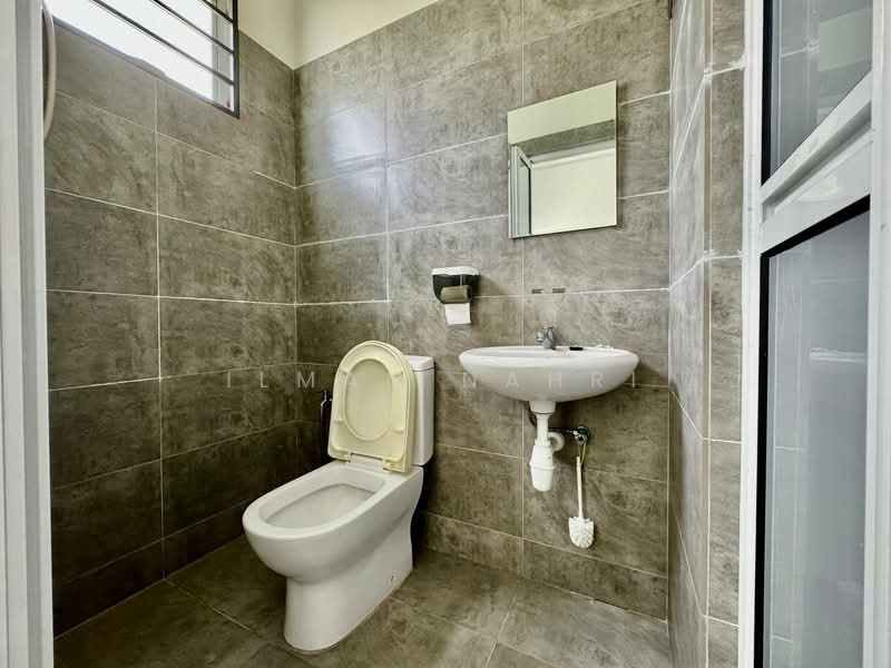 2-storey Terraced House for Sale in Dengkil (Selangor) - Ilman Nahri - Bathroom - PropertyGuru.com.my