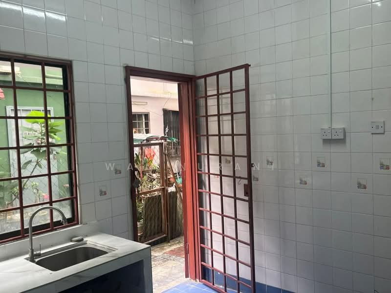3-storey Terraced House for Rent in Taman Cheras Utama (Cheras) - Wan Nurani - Kitchen - PropertyGuru.com.my