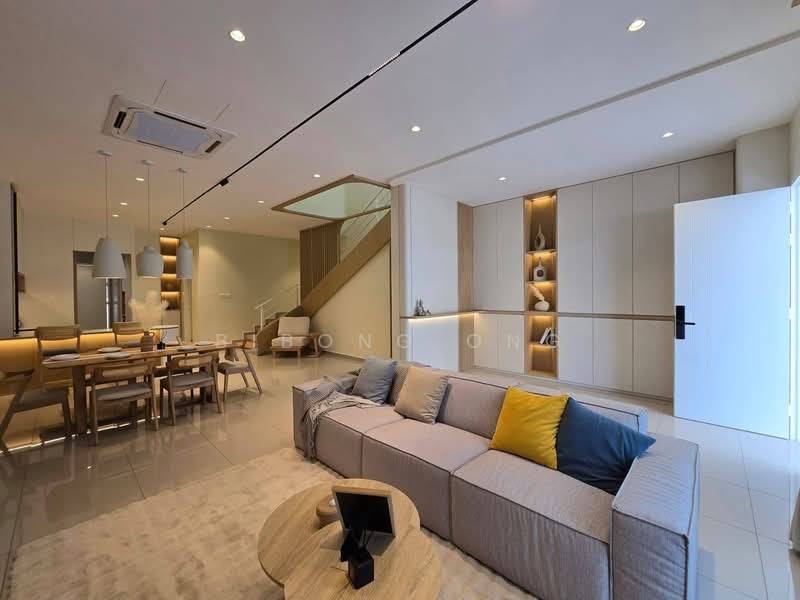 2-storey Terraced House for Sale in Taman Cheng Indah (Cheng) - Bibong Ong - Living Room - PropertyGuru.com.my