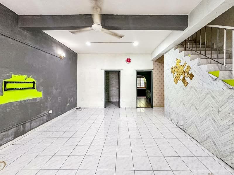 2-storey Terraced House for Sale in Taman Bukit Mewah (Kajang) - Zarema Kulbuzheva - Living Room - PropertyGuru.com.my