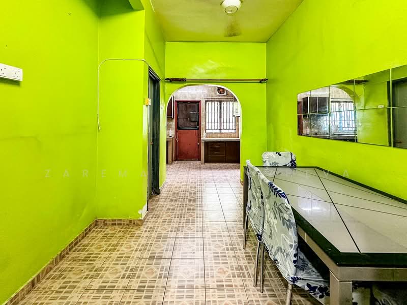 2-storey Terraced House for Sale in Taman Bukit Mewah (Kajang) - Zarema Kulbuzheva - Dining Room - PropertyGuru.com.my