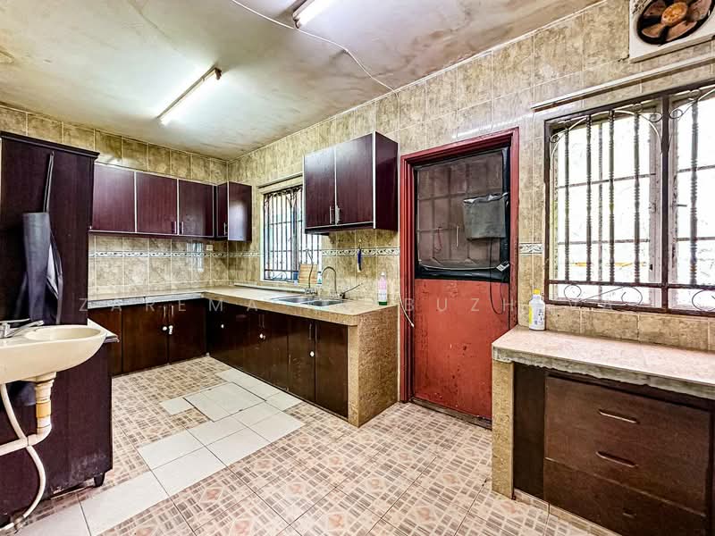 2-storey Terraced House for Sale in Taman Bukit Mewah (Kajang) - Zarema Kulbuzheva - Kitchen - PropertyGuru.com.my