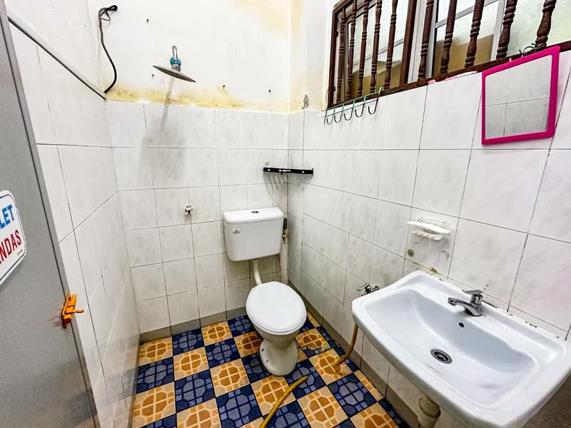 2-storey Terraced House for Sale in Taman Bukit Mewah (Kajang) - Zarema Kulbuzheva - Bathroom - PropertyGuru.com.my