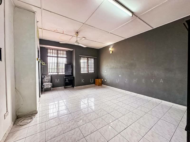 2-storey Terraced House for Sale in Taman Bukit Mewah (Kajang) - Zarema Kulbuzheva - Living Room - PropertyGuru.com.my