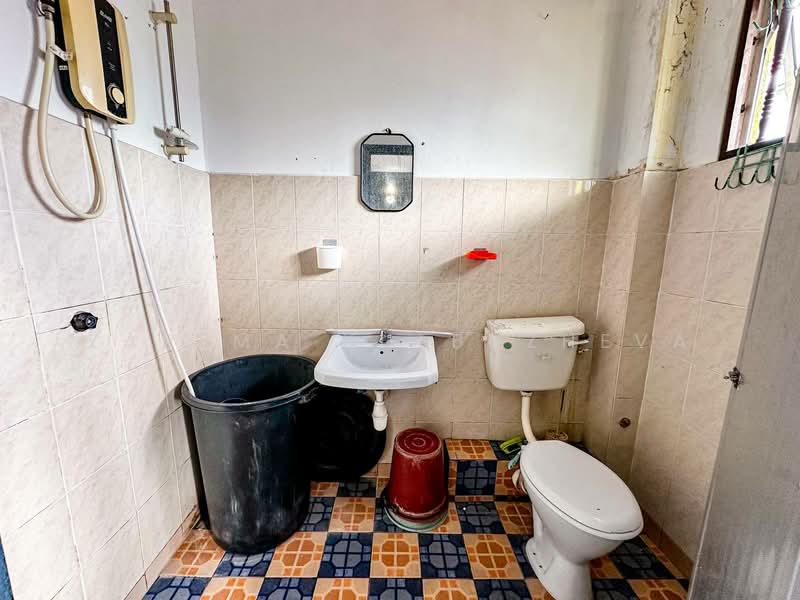 2-storey Terraced House for Sale in Taman Bukit Mewah (Kajang) - Zarema Kulbuzheva - Bathroom - PropertyGuru.com.my