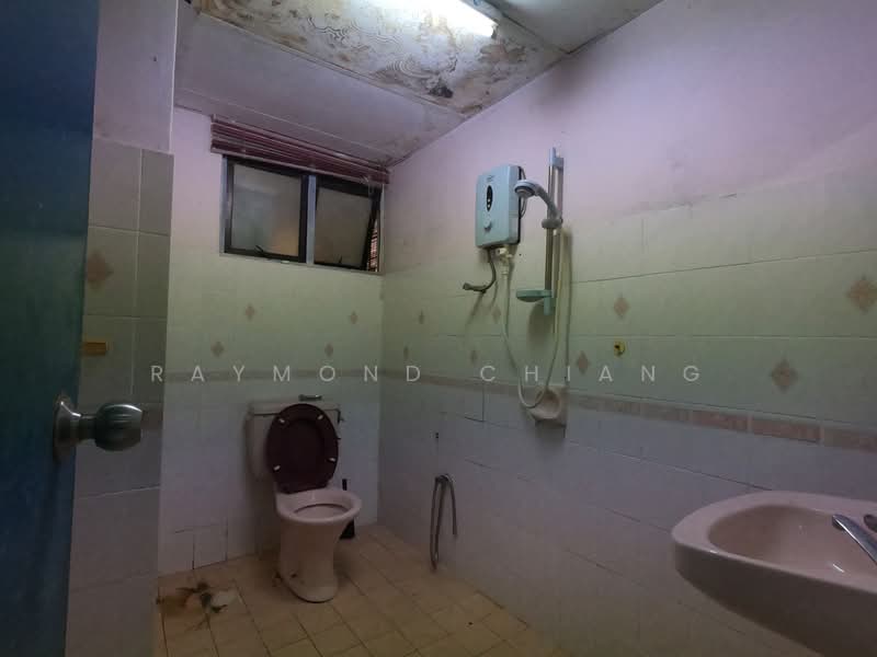 Condominium for Sale at Vista Komanwel A - Raymond Chiang - Bathroom - PropertyGuru.com.my