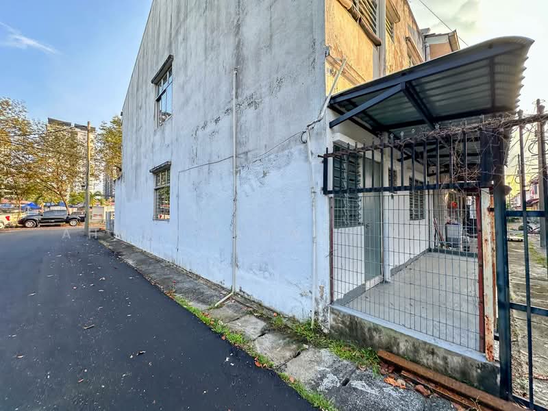 Townhouse for Sale in Puchong (Selangor) - Ahmad Ikhwan Arif - Exterior - PropertyGuru.com.my