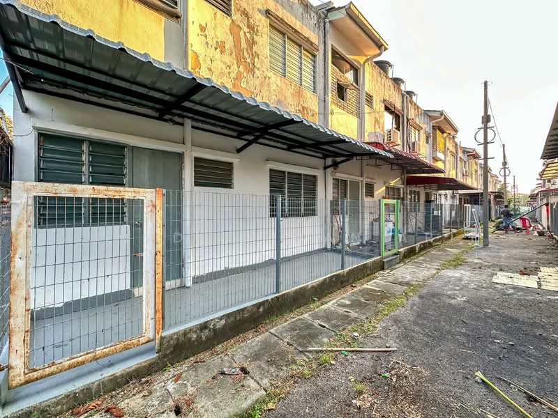 Townhouse for Sale in Puchong (Selangor) - Ahmad Ikhwan Arif - Exterior - PropertyGuru.com.my