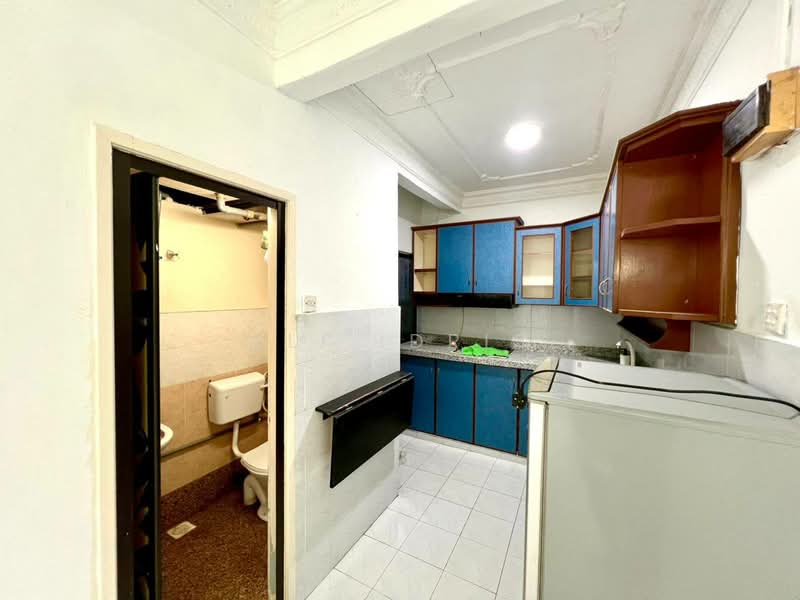 Apartment for Sale at Pangsapuri Putra Indah - Ali Idris - Kitchen - PropertyGuru.com.my