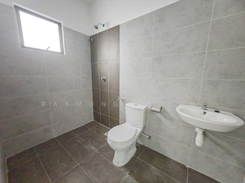 Semi-Detached House for Sale in Taman Kundang Jaya (Rawang) - Raymond Chiang - Bathroom - PropertyGuru.com.my