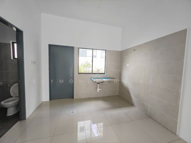 Semi-Detached House for Sale in Taman Kundang Jaya (Rawang) - Raymond Chiang - Bathroom - PropertyGuru.com.my
