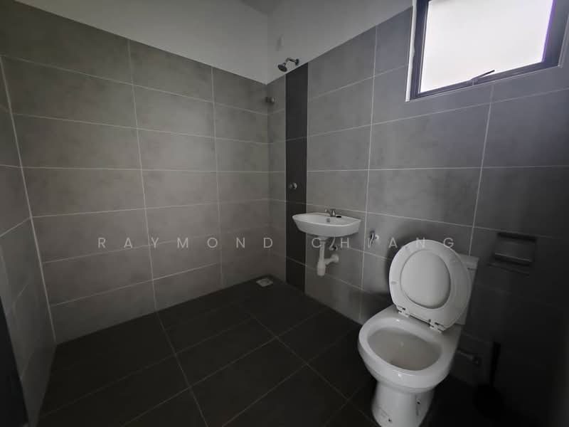 Semi-Detached House for Sale in Taman Kundang Jaya (Rawang) - Raymond Chiang - Bathroom - PropertyGuru.com.my