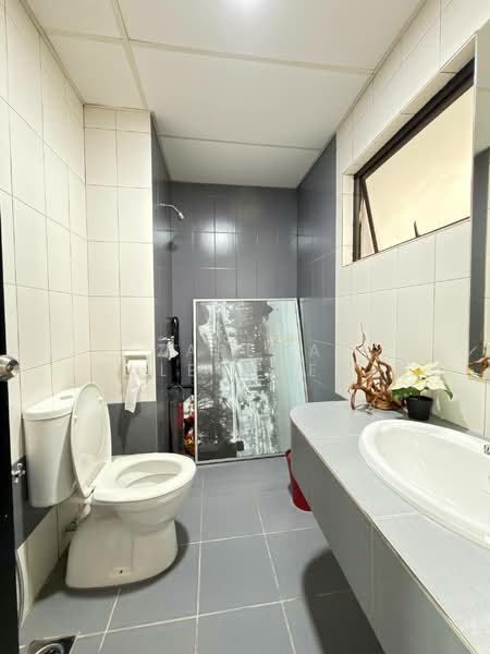 Condominium for Sale at Indah Alam (Subang Andaman) - Zarema Kulbuzheva - Bathroom - PropertyGuru.com.my