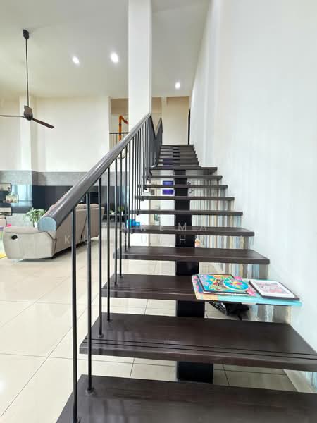 Condominium for Sale at Indah Alam (Subang Andaman) - Zarema Kulbuzheva - Living Room - PropertyGuru.com.my