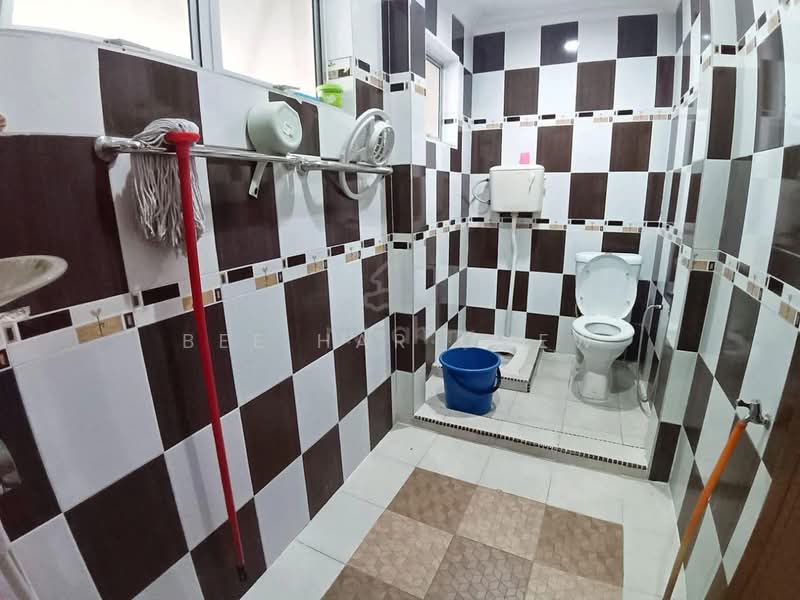 Taman Klang Utama untuk Untuk Dijual - RM 420,000, Feb 2026 - Bathroom - PropertyGuru.com.my