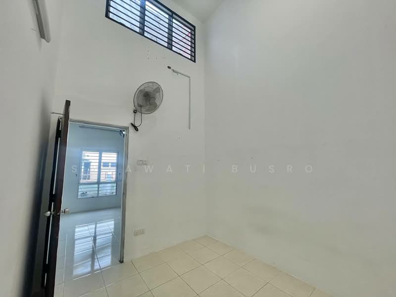 Semi D Single Storey Jalan Lombong Seksyen 29 Shah Alam untuk Untuk Dijual - RM 490,000, Mac 2026 - Interior - PropertyGuru.com.my