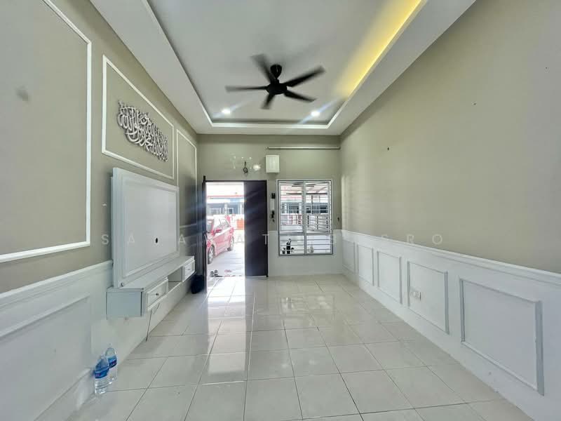 Semi D Single Storey Jalan Lombong Seksyen 29 Shah Alam untuk Untuk Dijual - RM 490,000, Mac 2026 - Living Room - PropertyGuru.com.my