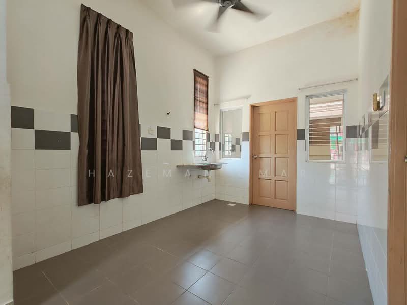 2-storey Terraced House for Sale in Saujana Utama (Selangor) - Hazeman Omar - Kitchen - PropertyGuru.com.my
