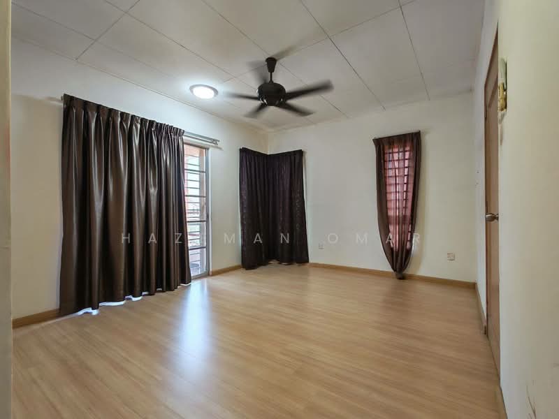 2-storey Terraced House for Sale in Saujana Utama (Selangor) - Hazeman Omar - Living Room - PropertyGuru.com.my