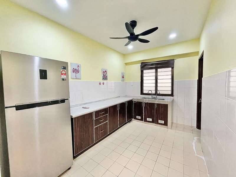 Apartment for Sale at Pangsapuri Sri Cempaka - Zarema Kulbuzheva - Kitchen - PropertyGuru.com.my