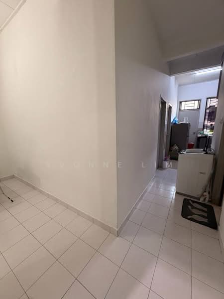 1-storey Terraced House for Sale in Bandar Putra (Kulai) - Yvonne Lim - Corridor - PropertyGuru.com.my