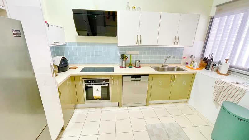 3-storey Terraced House for Sale in Symphony Hills (Cyberjaya) - Zaharah Hasnas - Kitchen - PropertyGuru.com.my
