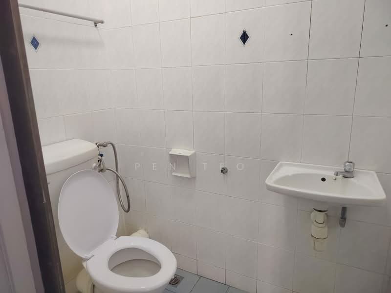Kondominium untuk Dijual di Ferringhi Delima Condominium - Pen Teo - Bathroom - PropertyGuru.com.my