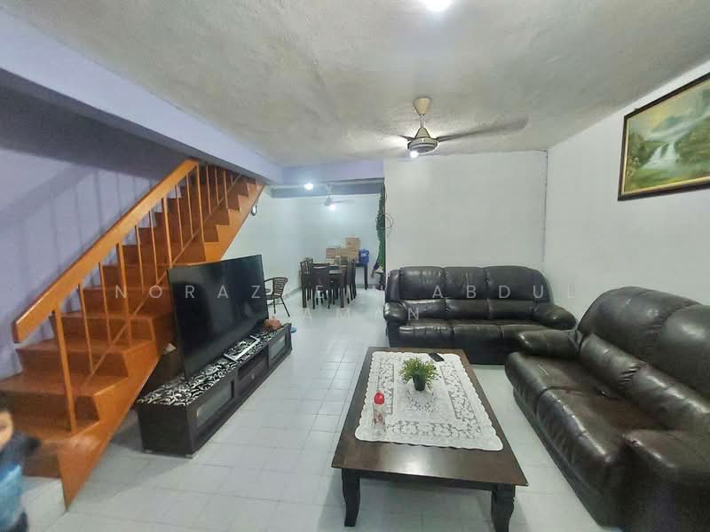 Taman Koperasi Polis Fasa 2 untuk Untuk Dijual - RM 519,000, Feb 2026 - Living Room - PropertyGuru.com.my