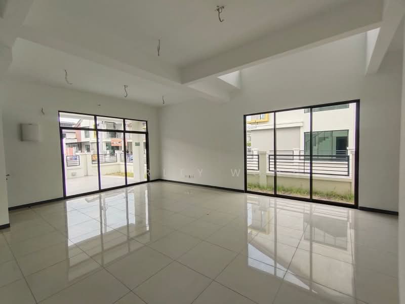 Jalan Saujana Perdana 4B untuk Untuk Dijual - RM 800,000, Feb 2026 - Living Room - PropertyGuru.com.my