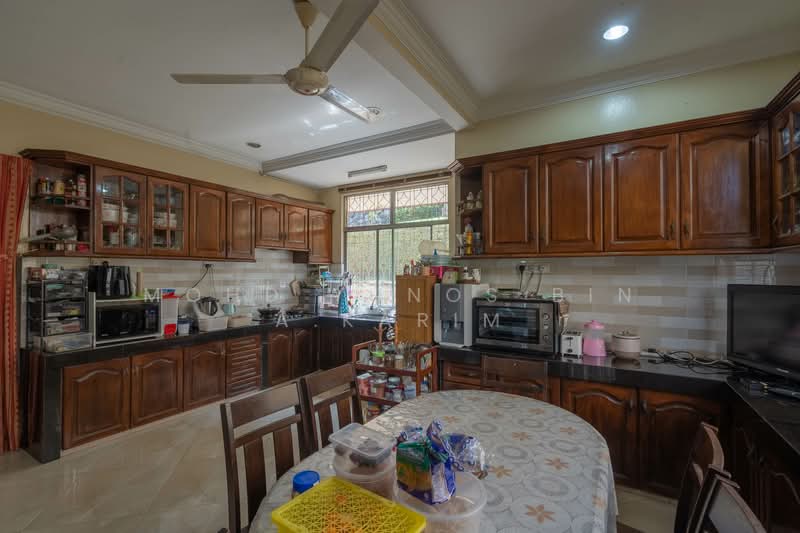 Bungalow for Sale in Shah Alam (Selangor) - Mohd Yunos Bin A.Karim - Kitchen - PropertyGuru.com.my