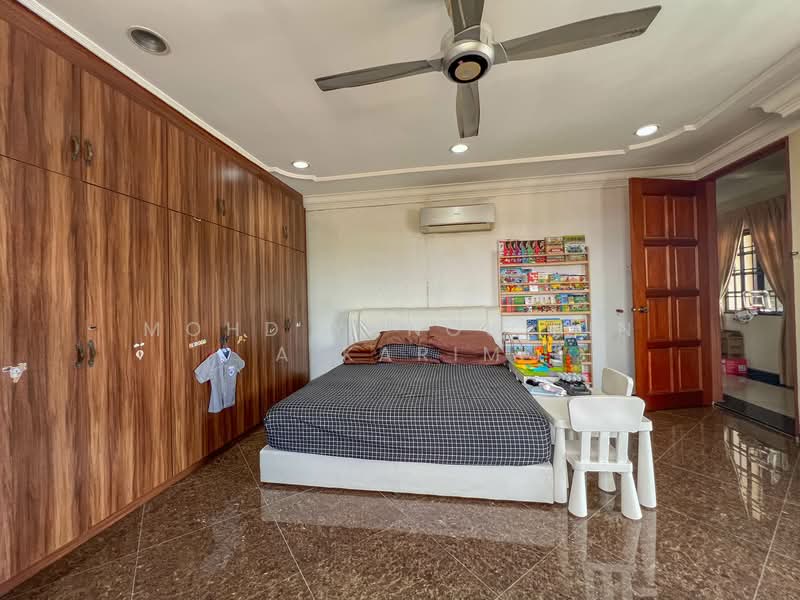 Bungalow for Sale in Shah Alam (Selangor) - Mohd Yunos Bin A.Karim - Bedroom - PropertyGuru.com.my