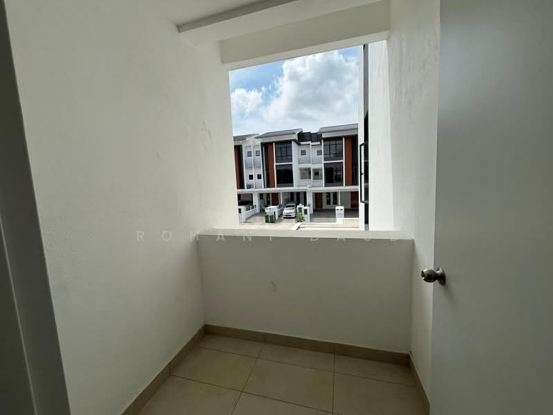 Townhouse Taman Akasia SEMENYIH untuk Untuk Disewa - RM 1,600 /bulan, Feb 2026 - Exterior - PropertyGuru.com.my