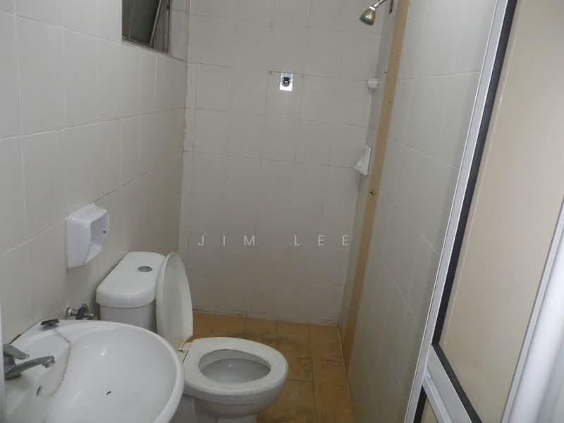 Rumah Bandar untuk Disewa di Batu Caves (Selangor) - Jim Lee - Bathroom - PropertyGuru.com.my