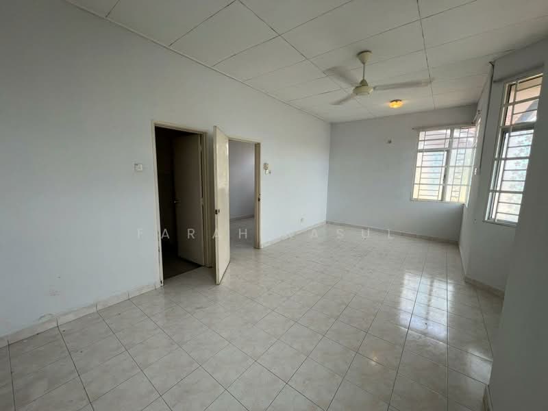 Semi-Detached House for Sale in Alam Suria (Puncak Alam) - Farah Rasul - Living Room - PropertyGuru.com.my