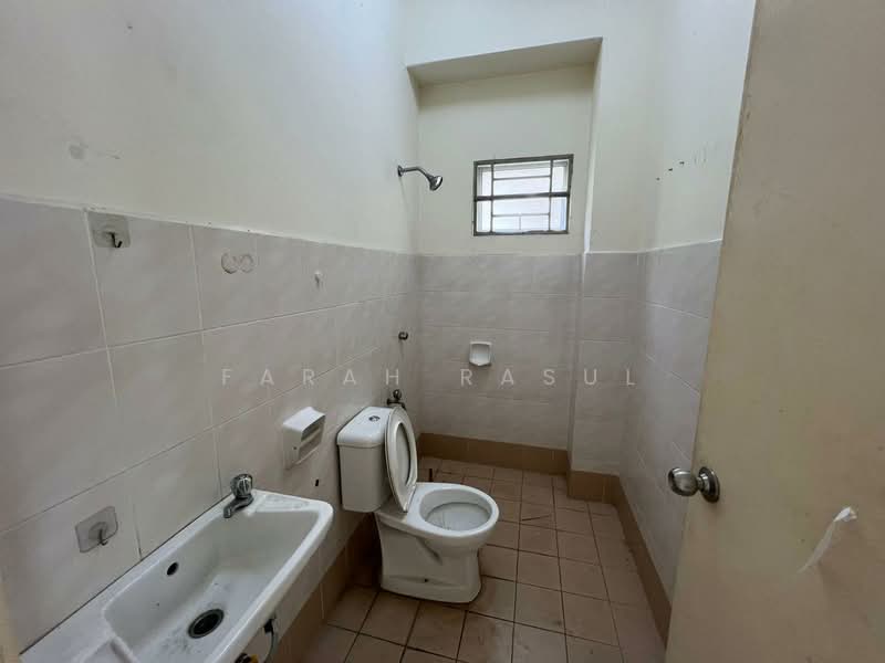 Semi-Detached House for Sale in Alam Suria (Puncak Alam) - Farah Rasul - Bathroom - PropertyGuru.com.my