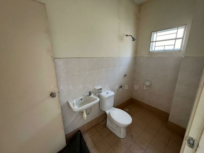 Semi-Detached House for Sale in Alam Suria (Puncak Alam) - Farah Rasul - Bathroom - PropertyGuru.com.my
