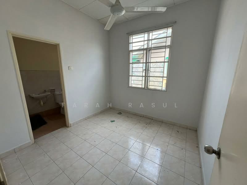 Semi-Detached House for Sale in Alam Suria (Puncak Alam) - Farah Rasul - Bathroom - PropertyGuru.com.my