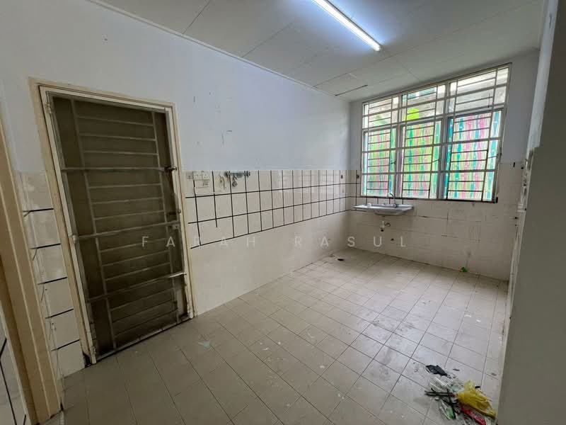 Semi-Detached House for Sale in Alam Suria (Puncak Alam) - Farah Rasul - Kitchen - PropertyGuru.com.my