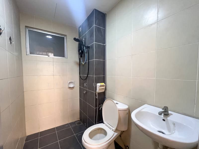 Townhouse for Sale in Kuala Selangor (Selangor) - Tengku Zairi - Bathroom - PropertyGuru.com.my
