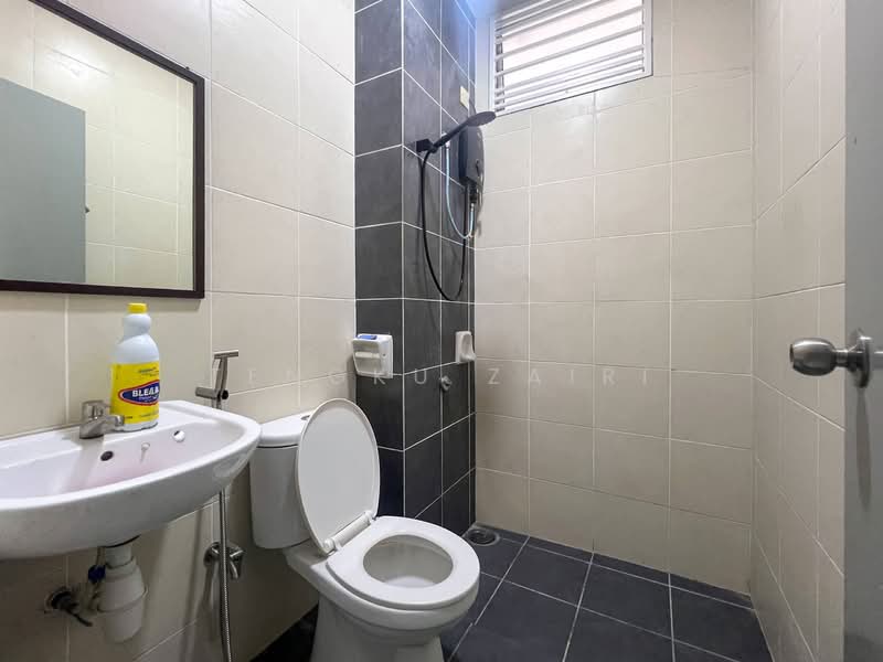 Townhouse for Sale in Kuala Selangor (Selangor) - Tengku Zairi - Bathroom - PropertyGuru.com.my
