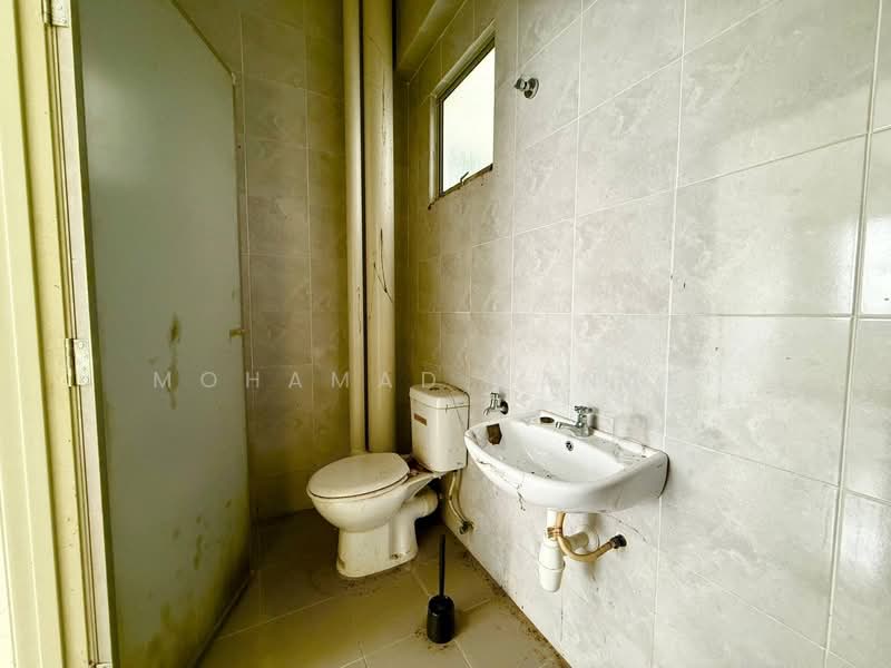 Apartment for Sale at Taman Impian Putra - Mohamad Hanafi - Bathroom - PropertyGuru.com.my