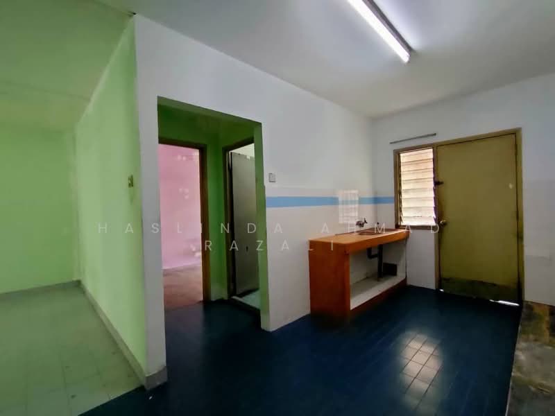 Terraced House for Sale in Kelana Jaya (Petaling Jaya) - Haslinda Ahmad Razali - Kitchen - PropertyGuru.com.my