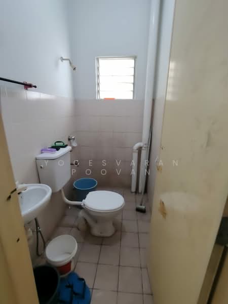Apartment for Rent at Pangsapuri Kasuarina - Yogesvaran Poovan - Bathroom - PropertyGuru.com.my