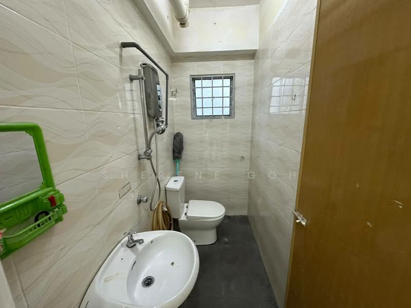 Taman Cheras Awana Apartment untuk Untuk Disewa - RM 900 /bulan, Mac 2026 - Bathroom - PropertyGuru.com.my