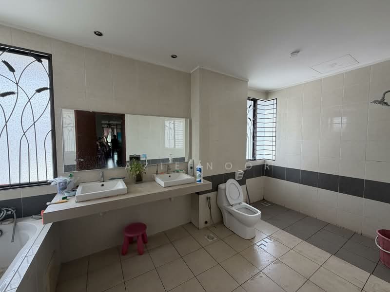 3-storey Terraced House for Sale in Denai Alam (Shah Alam) - Fazie Noor - Bathroom - PropertyGuru.com.my